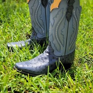 Ladies ostrich and leather blue cowboy boots. Size 9